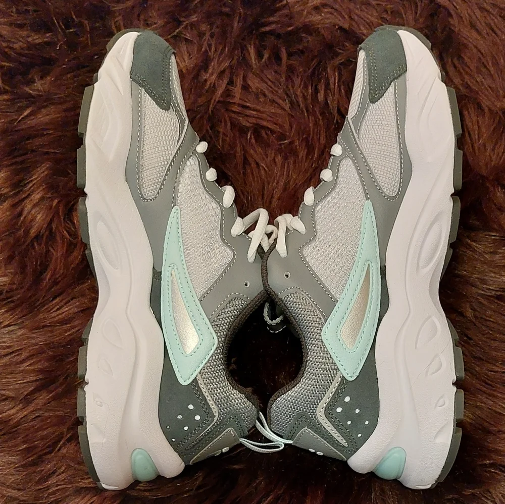 Women's 8.5 gray, white and mint Fila sneaker - Picture 2 of 6